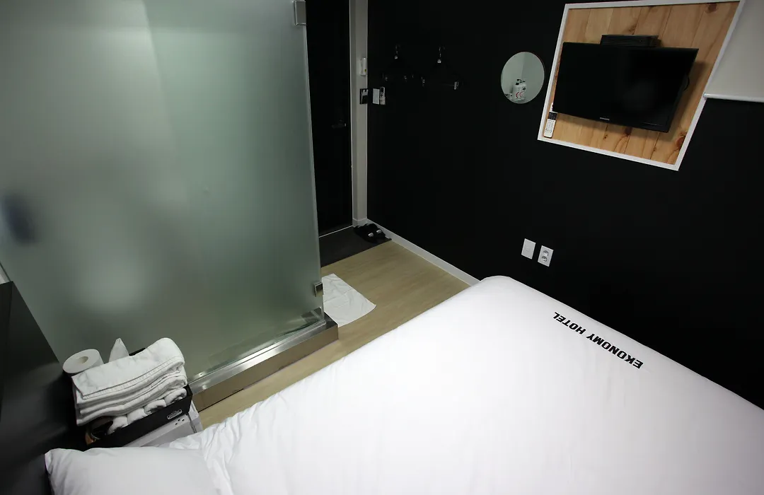 Ekonomy Hotel Myeongdong Premier-1